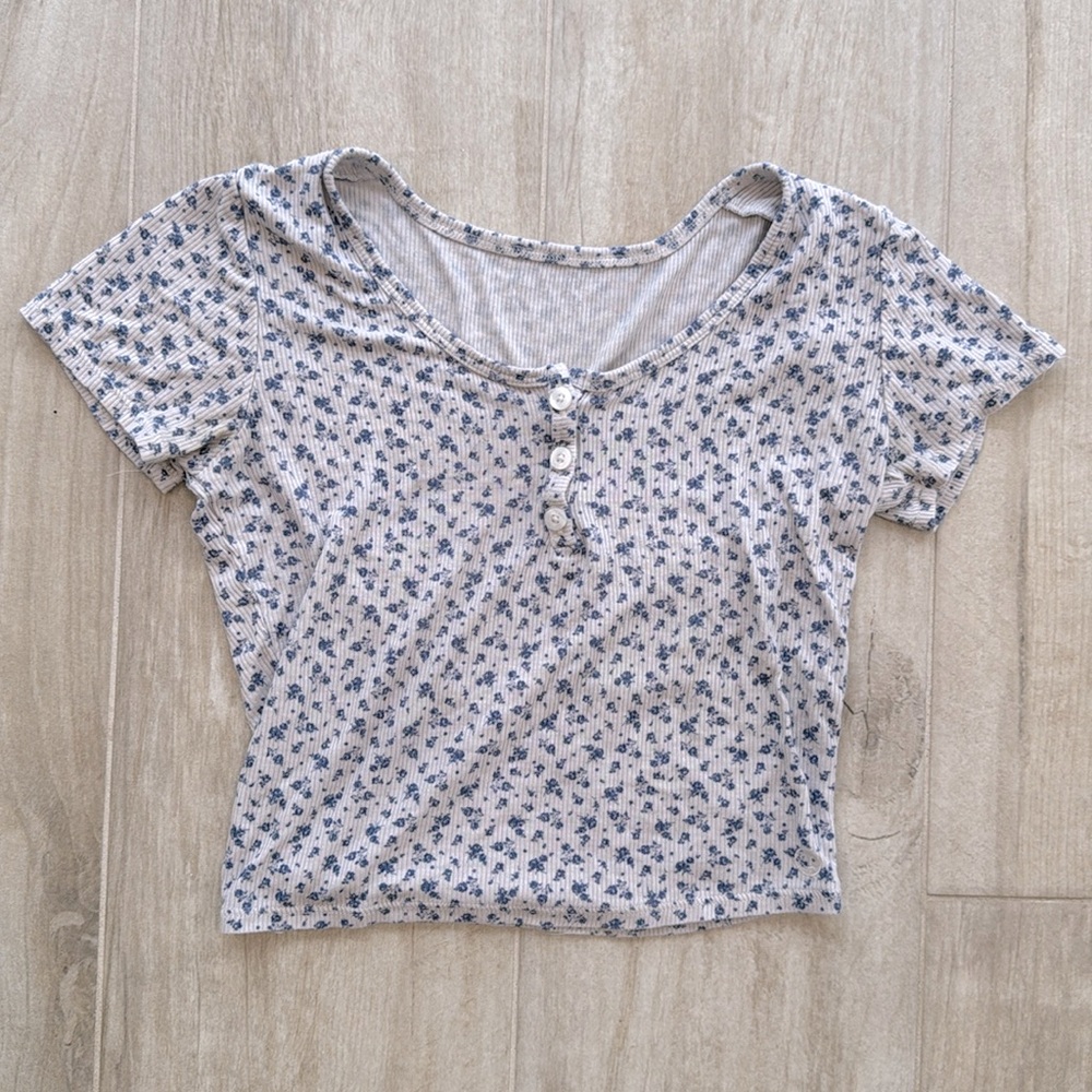 hollister floral top/baby tee